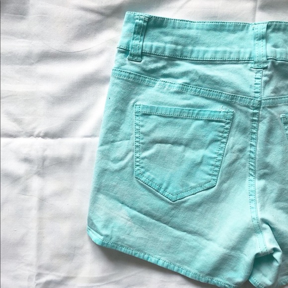 Blue denim highwaisted shorts - Picture 3 of 3